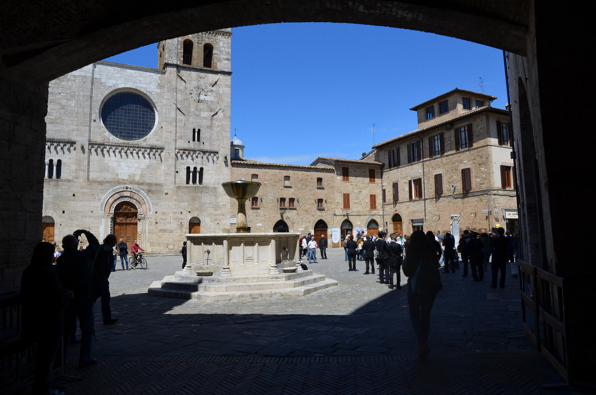Piazza Silvestri in Bevagna, with the fountain and the church of San Michele Arcangelo