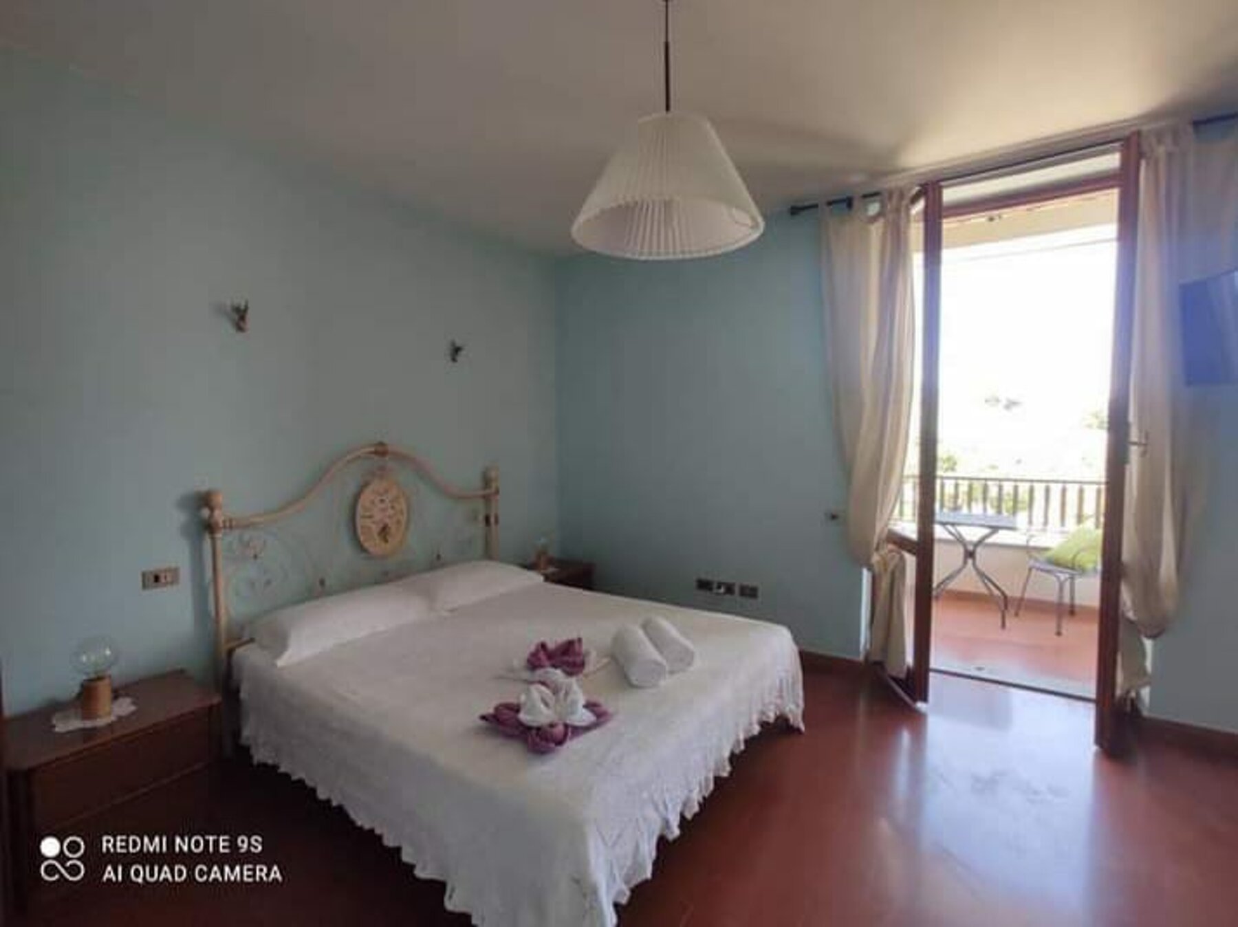 Camera matrimoniale con balcone privato